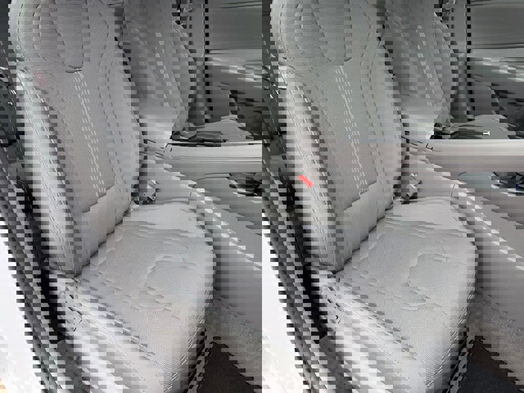 Certified 2025 Hyundai Elantra SE w/ Cargo Package image 24