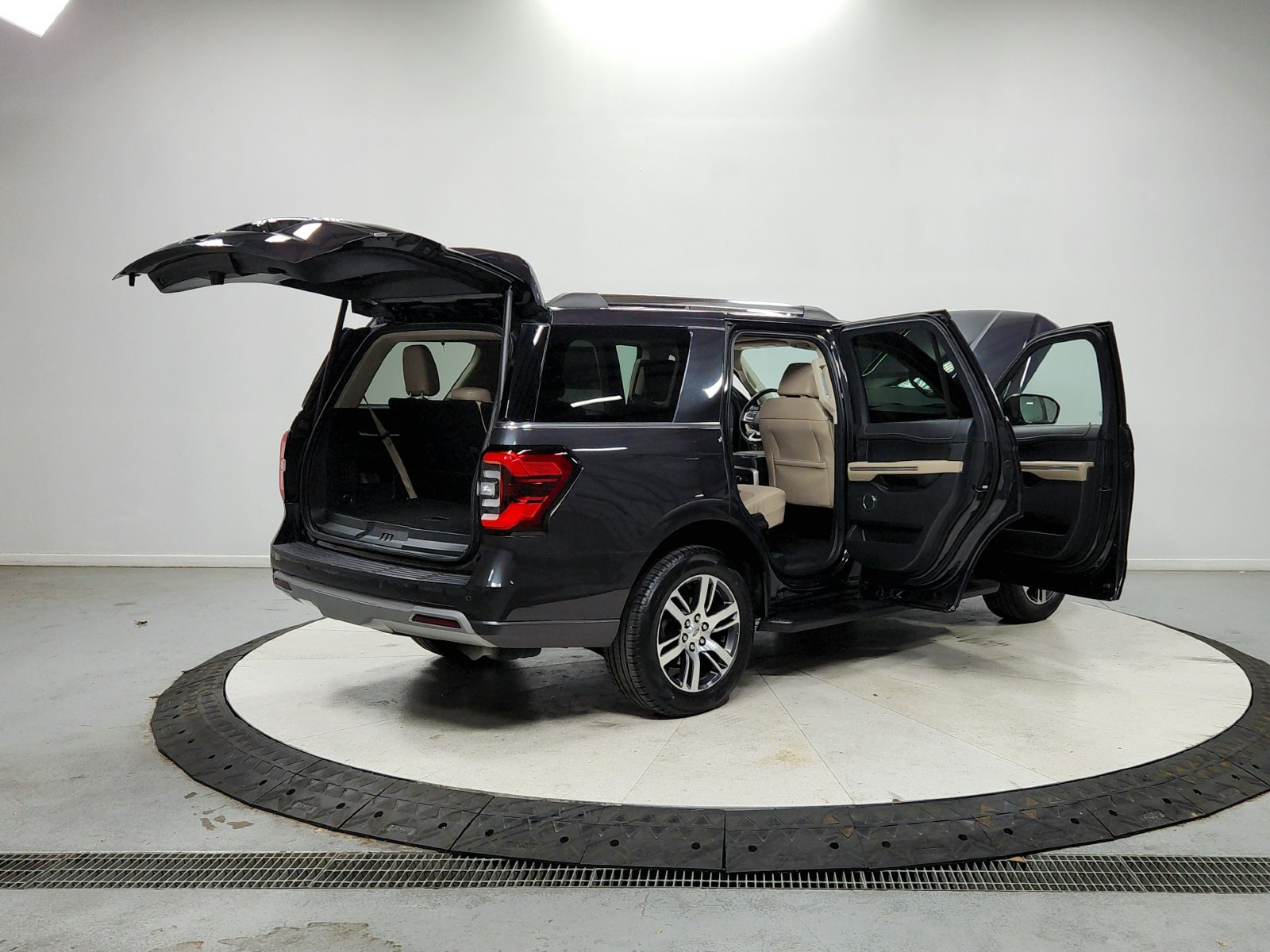 Used 2024 Ford Expedition Limited RWD image 16