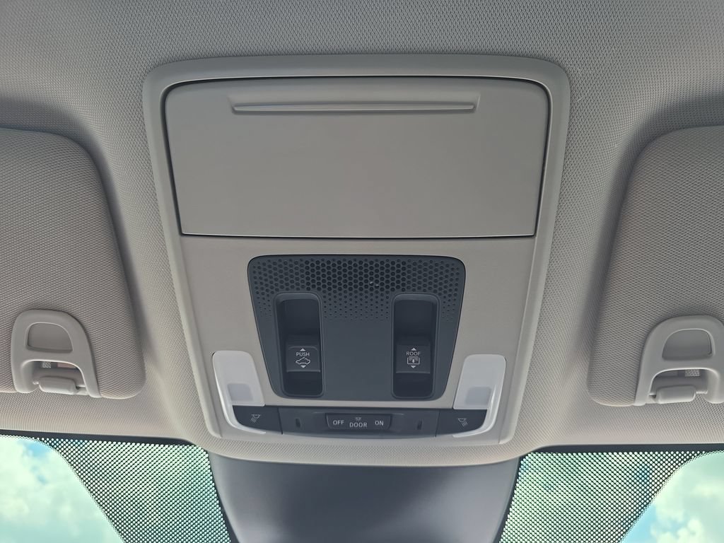 Used 2025 Honda Pilot Elite image 29