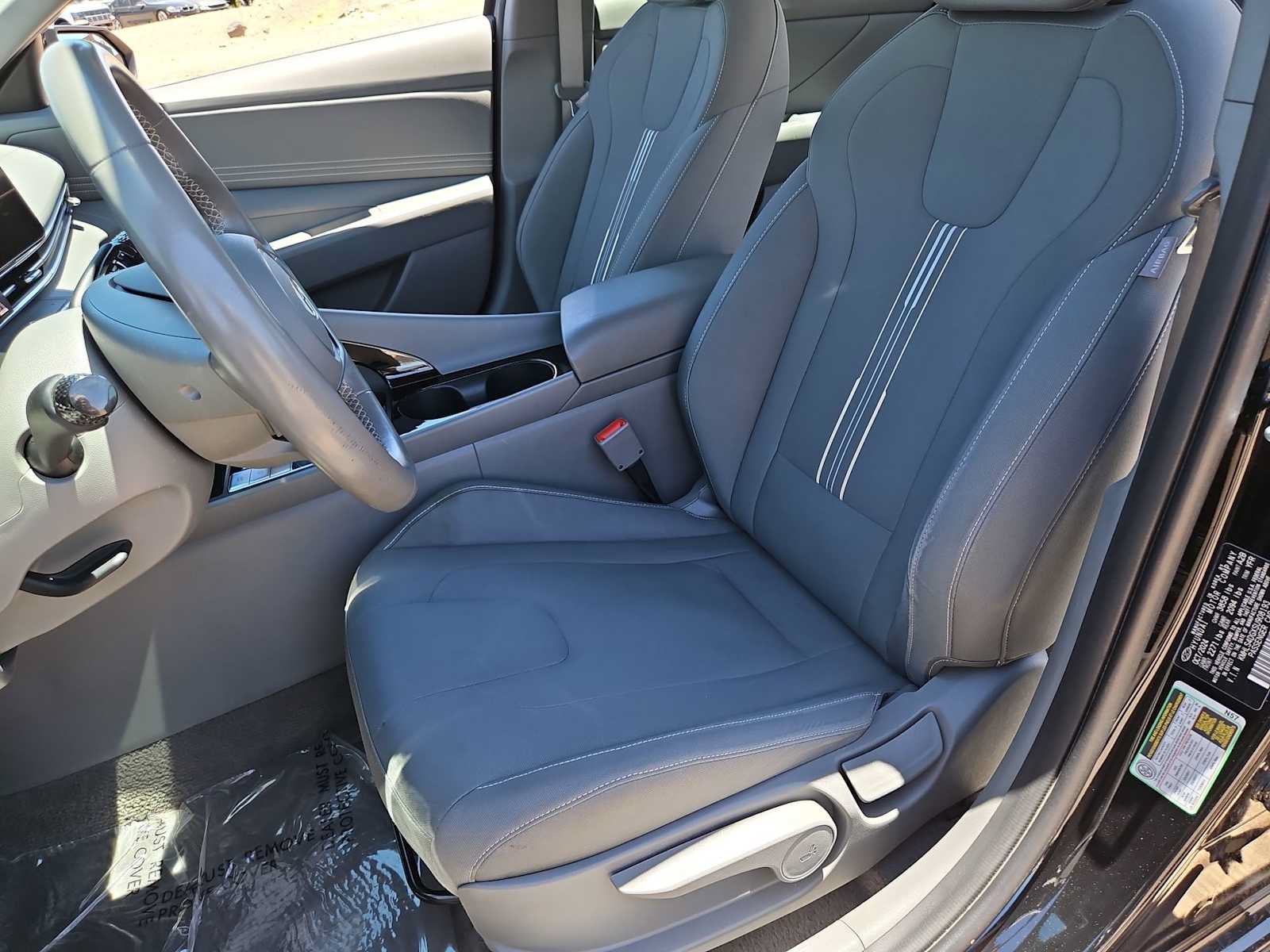 Certified 2025 Hyundai Elantra SEL FWD image 16