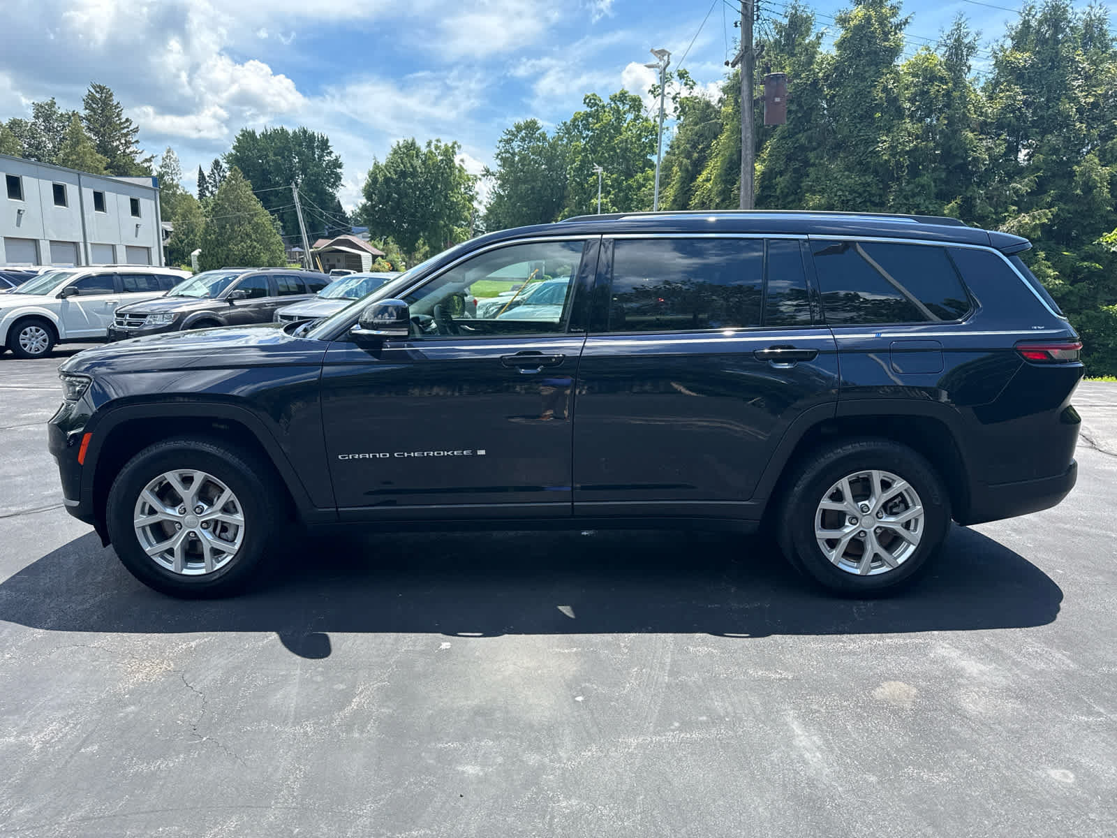 Used 2023 Jeep Grand Cherokee L Limited w/ Luxury Tech Group II AWD/4WD image 6