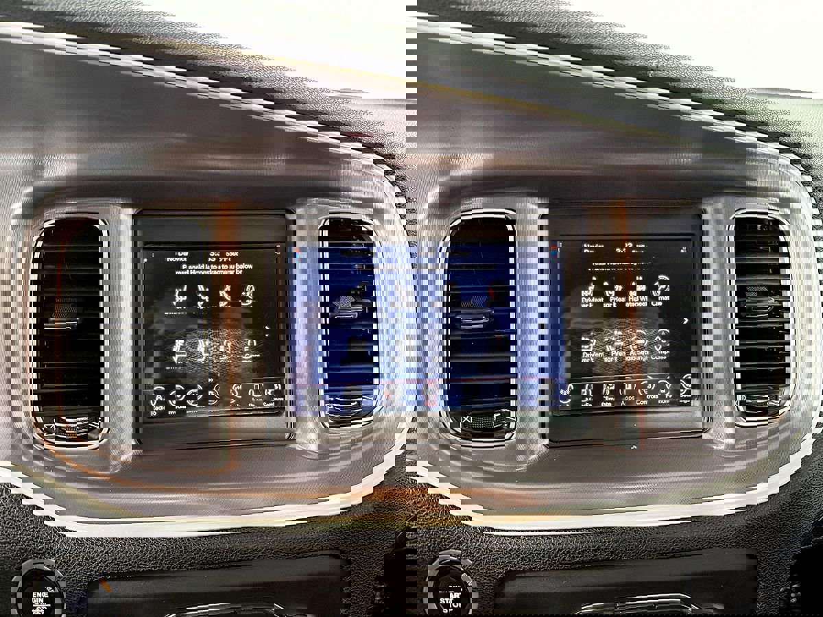 Used 2019 Dodge Charger SXT w/ Leather Interior Group RWD image 29