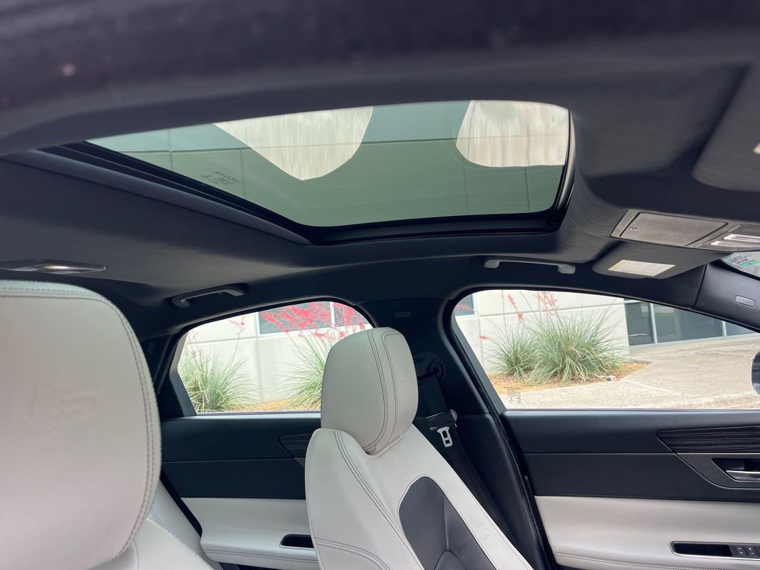 Used 2017 Jaguar XF S RWD image 22