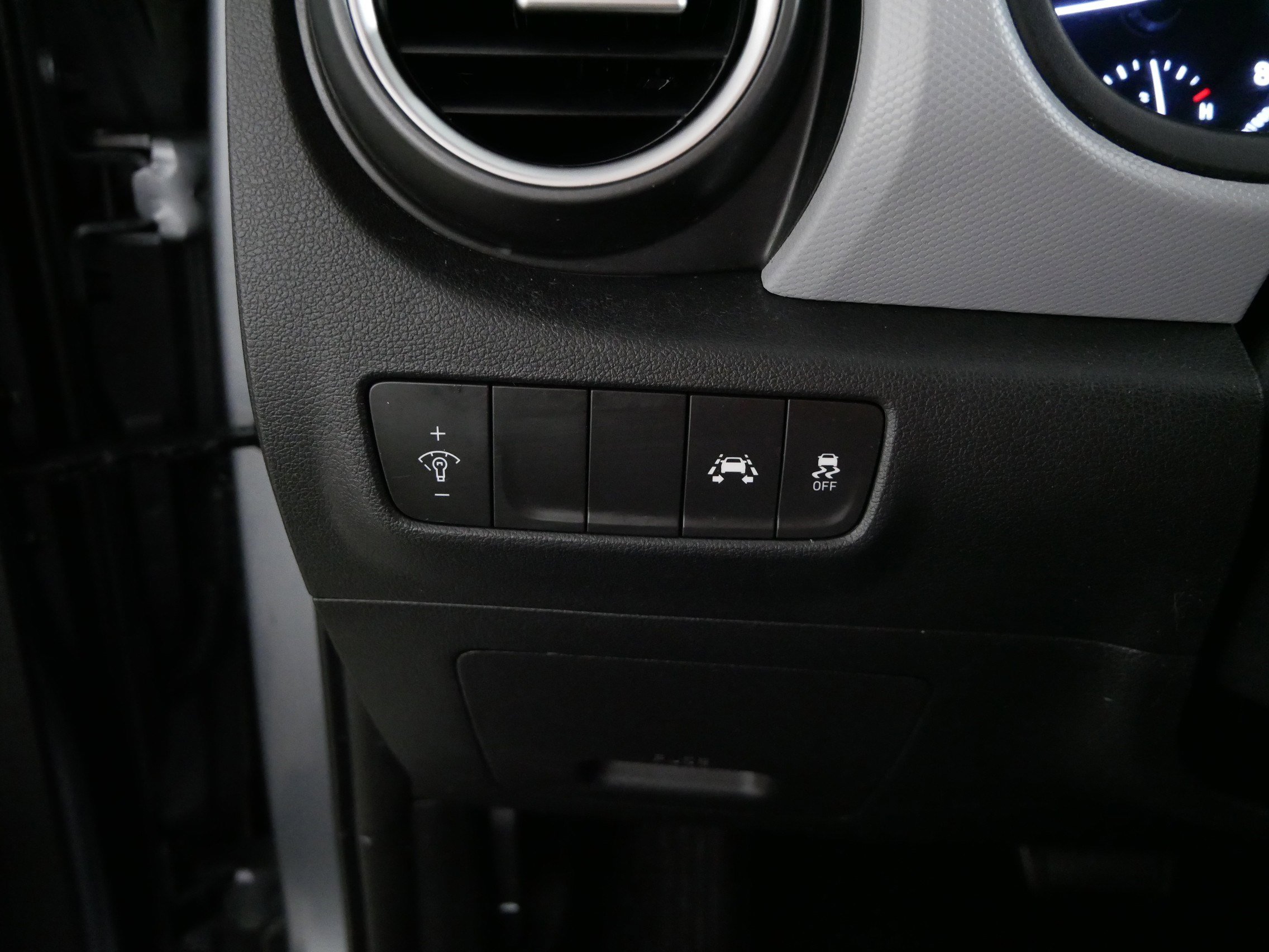 Used 2021 Hyundai Kona SE AWD/4WD image 26