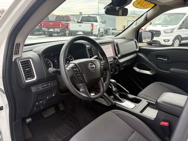 Used 2024 Nissan Frontier SV image 3