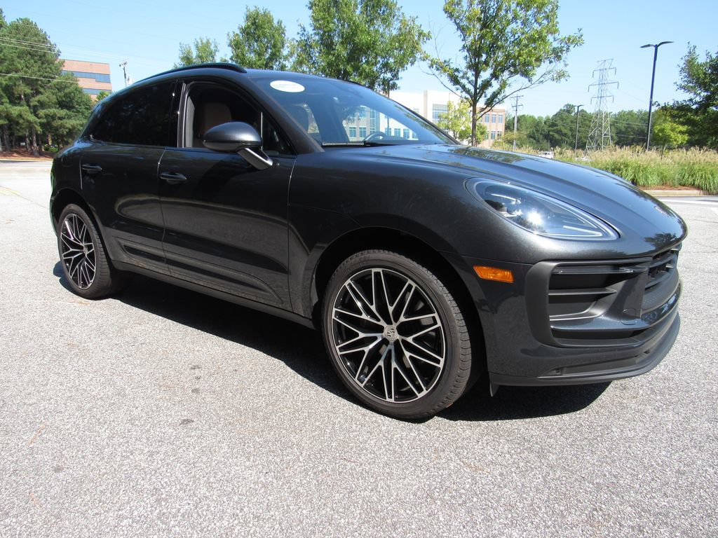 Certified 2026 Porsche Macan AWD/4WD image 9