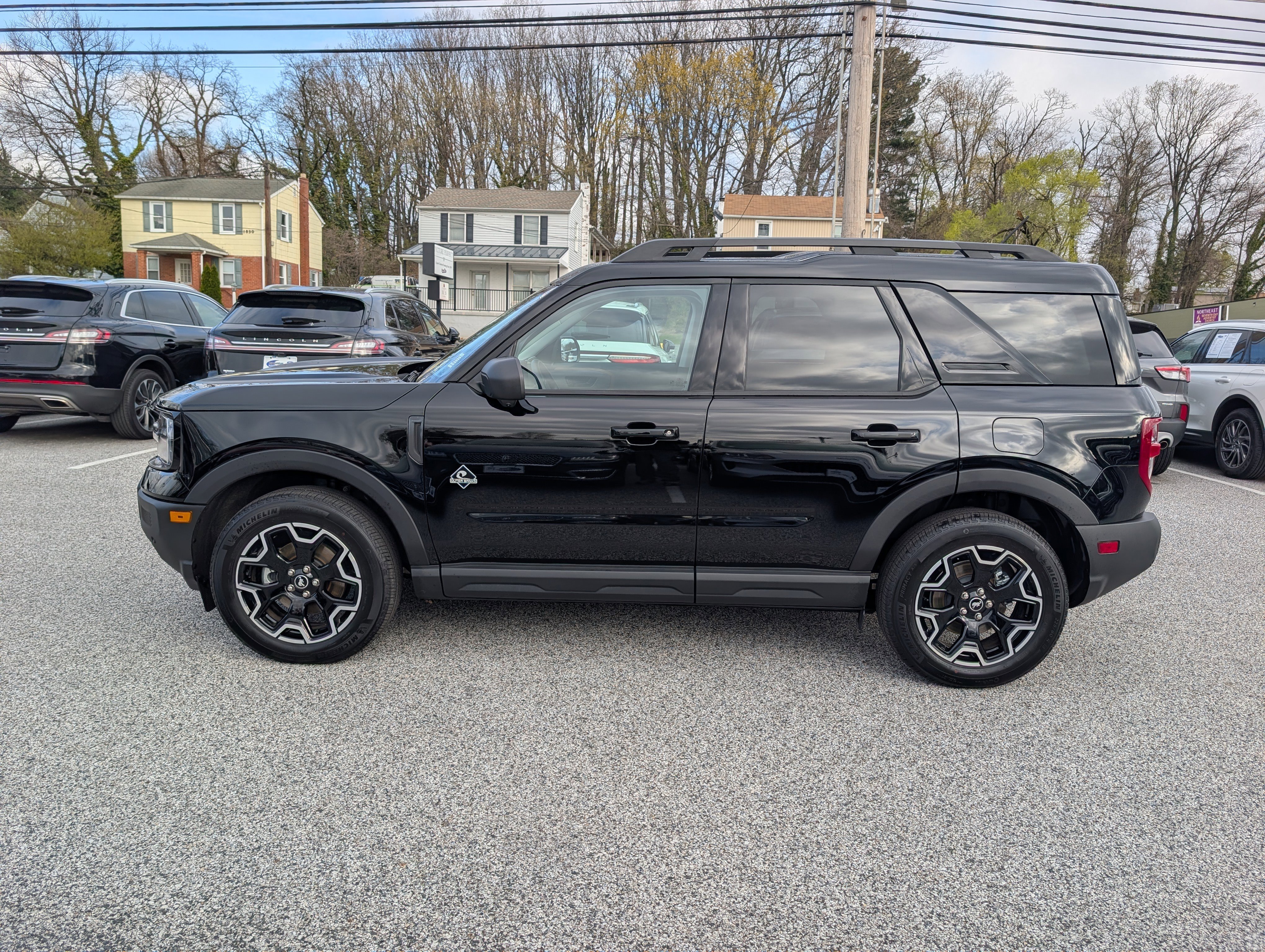 Certified 2025 Ford Bronco Sport Outer Banks w/ Outer Banks Tech Package+ AWD/4WD image 3