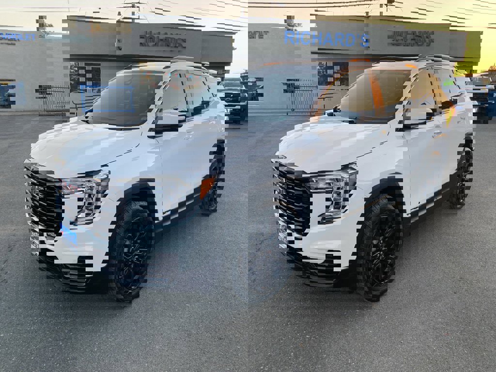 Used 2022 GMC Terrain SLE w/ Elevation Edition image 9