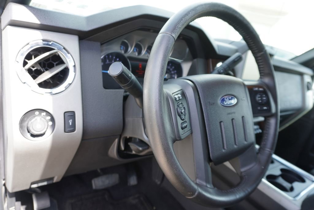 Used 2016 Ford F250 Lariat w/ Lariat Interior Package image 12