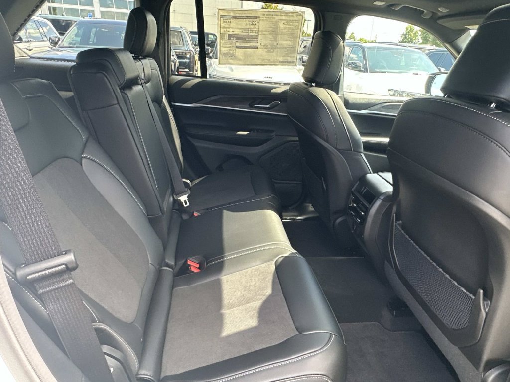 New 2027 Jeep Grand Cherokee Altitude AWD/4WD image 15