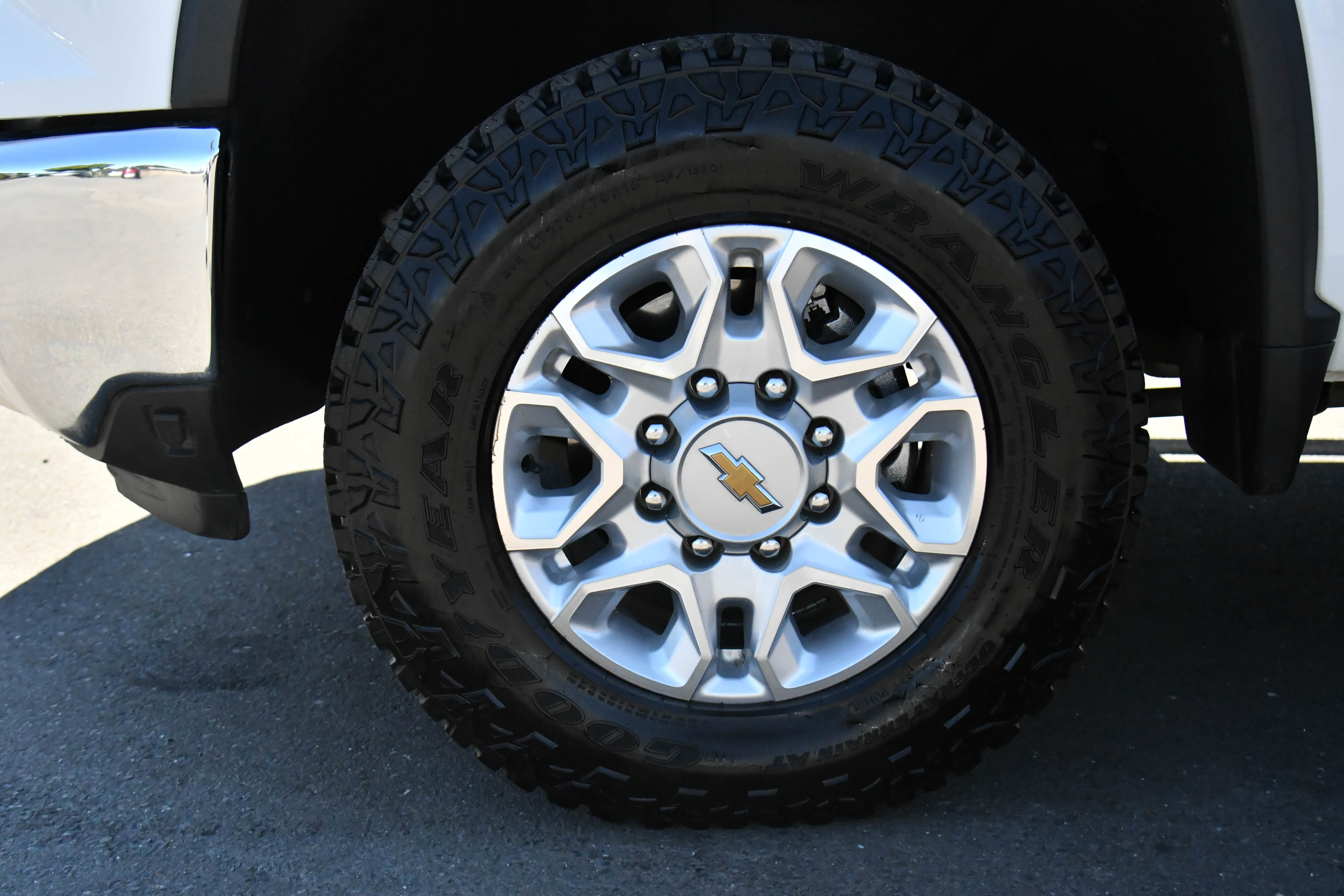 Used 2025 Chevrolet Silverado 2500 LT AWD/4WD image 12