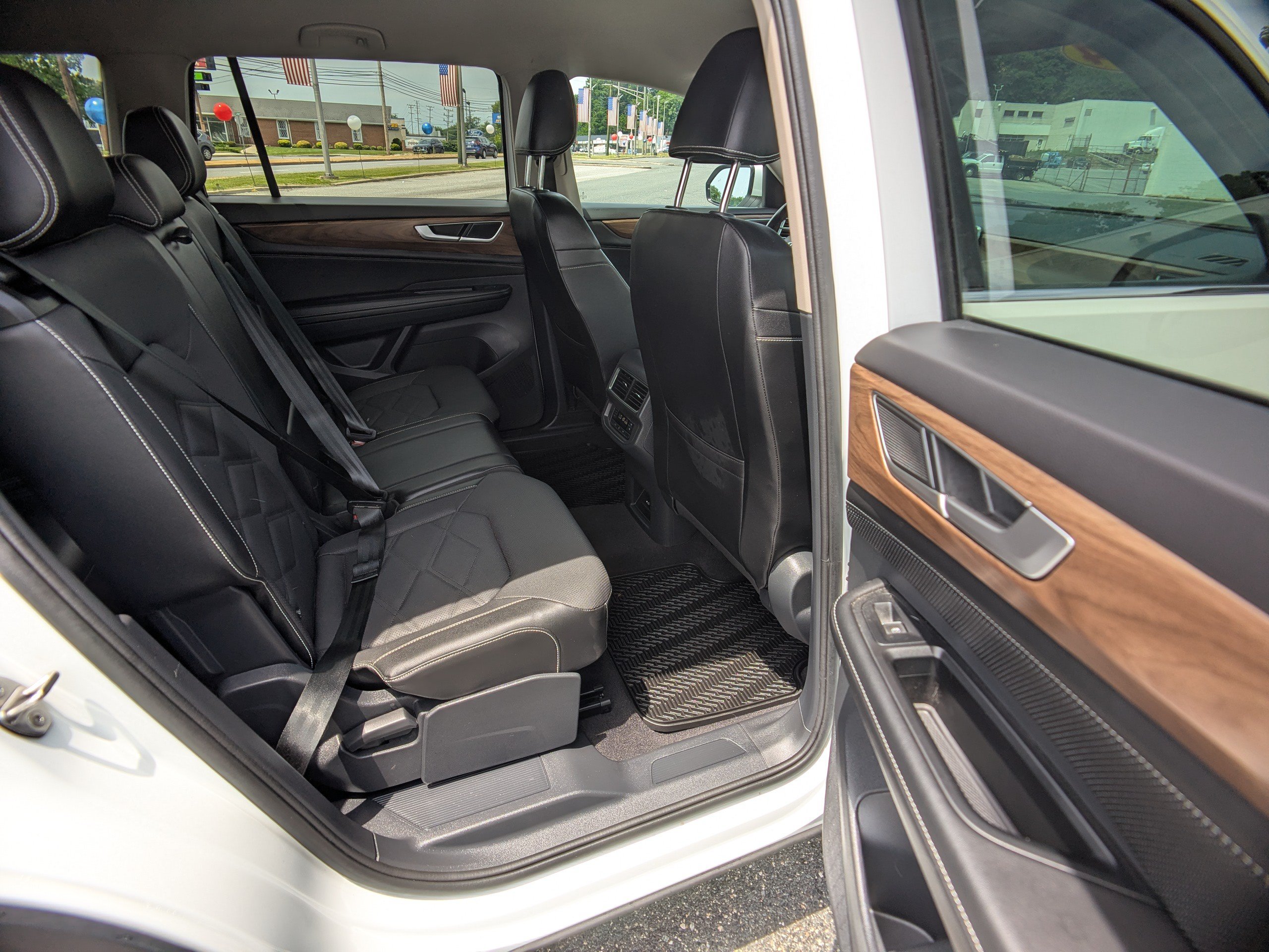 Used 2024 Volkswagen Atlas SE AWD/4WD image 13
