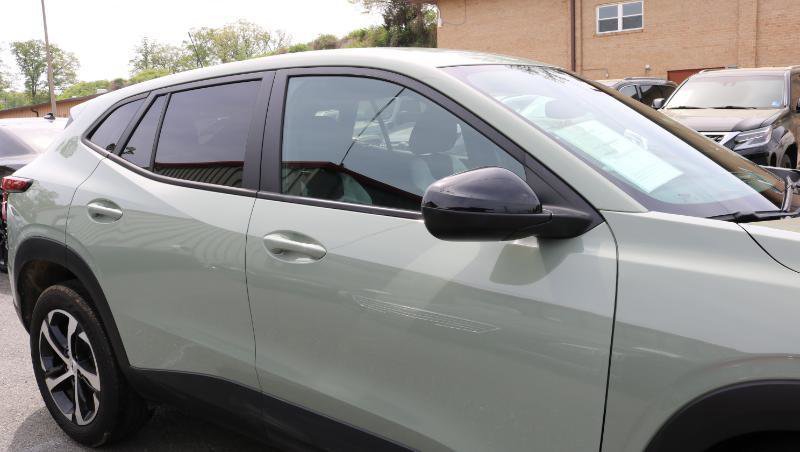 Used 2024 Chevrolet Trax RS FWD image 3