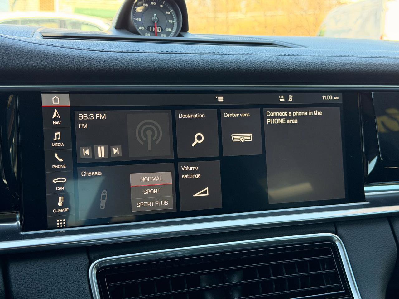 Used 2018 Porsche Panamera 4S image 34