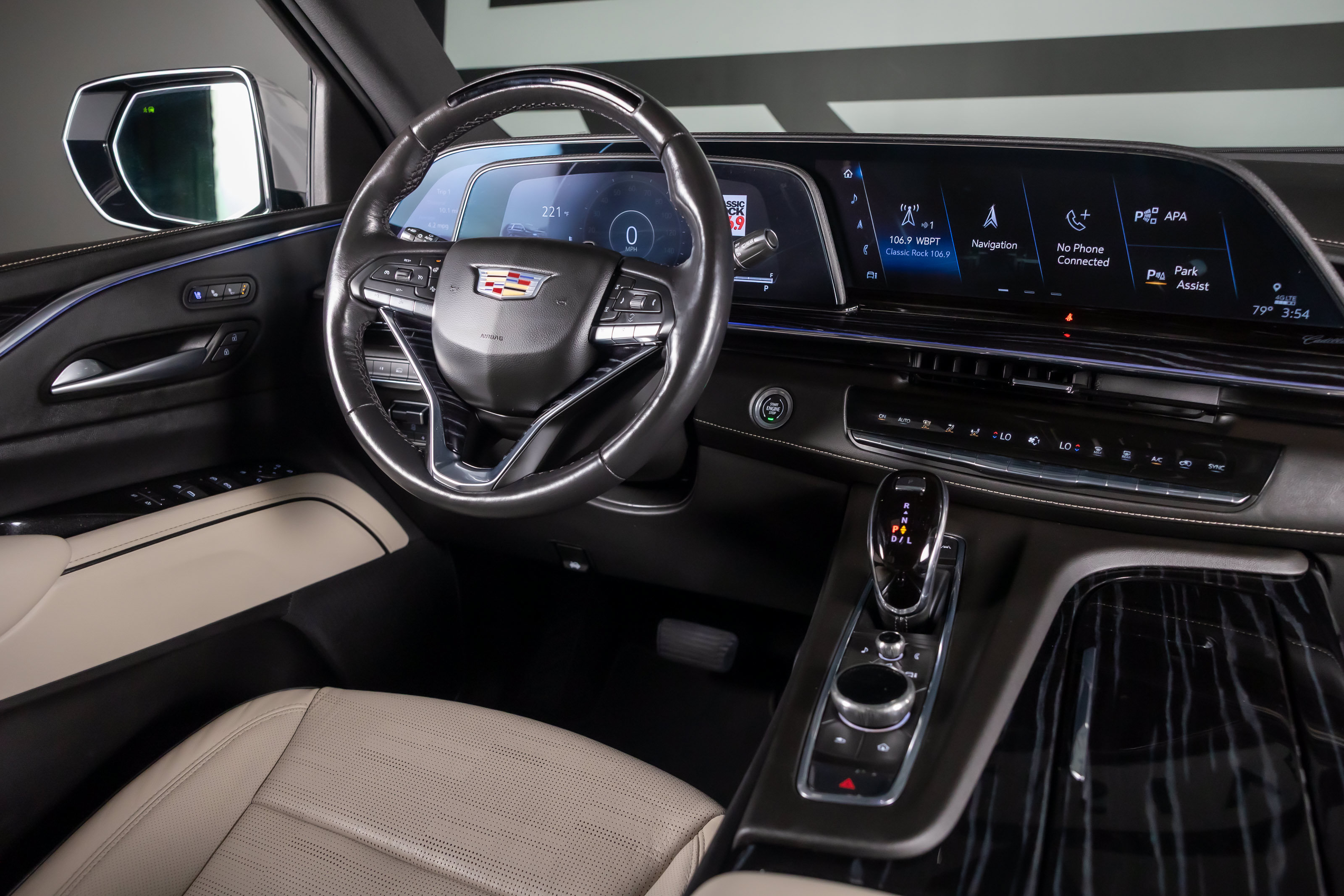 Used 2023 Cadillac Escalade Sport w/ LPO, ONYX Package AWD/4WD image 7