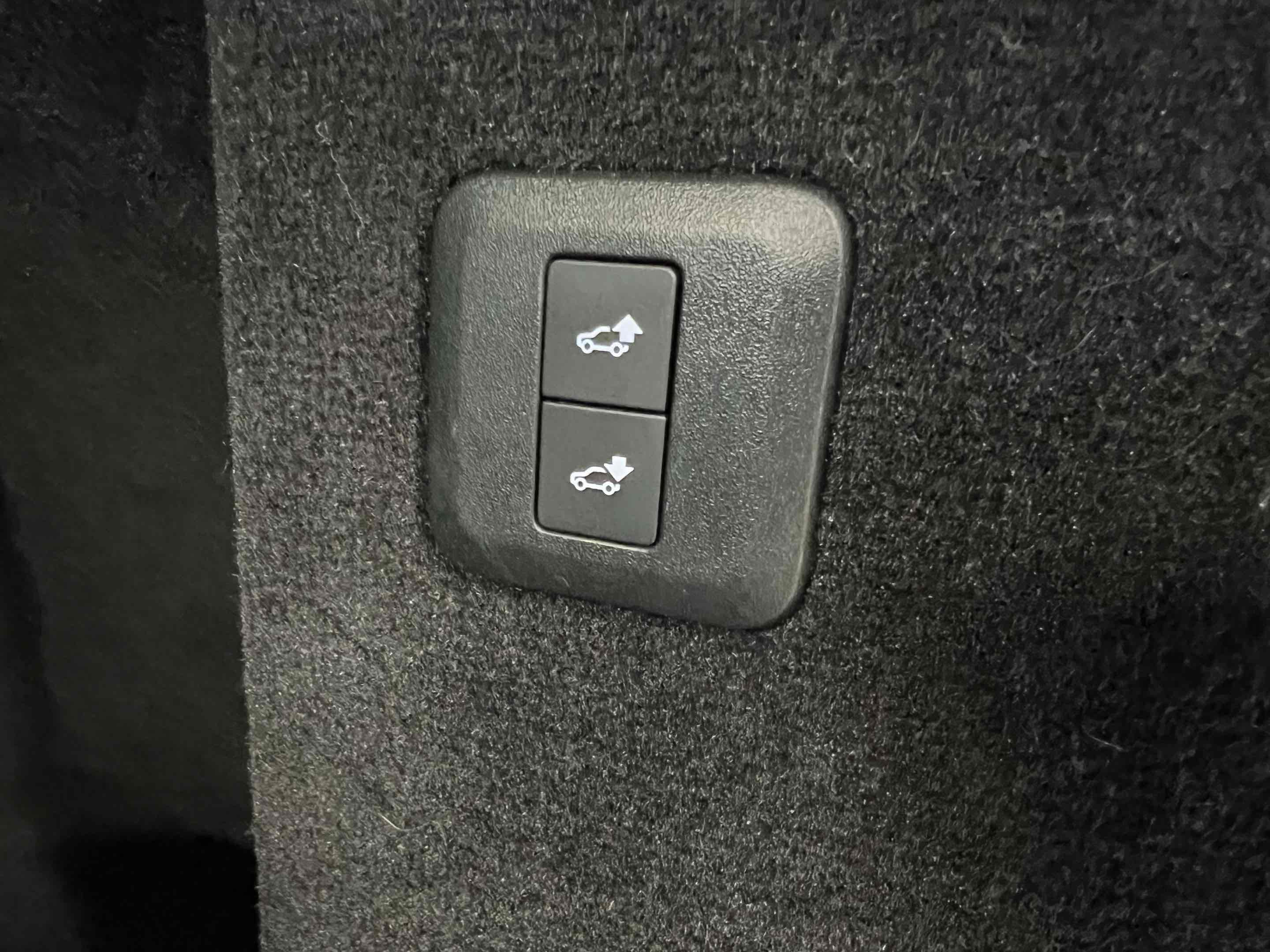 Used 2020 Land Rover Range Rover Sport HST image 10