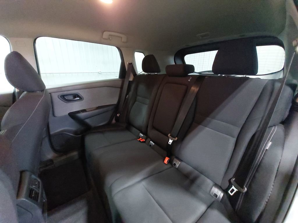 Used 2023 Nissan Rogue S image 13