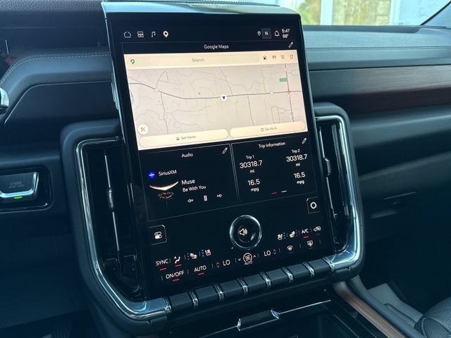 Used 2025 GMC Yukon Denali AWD/4WD image 33