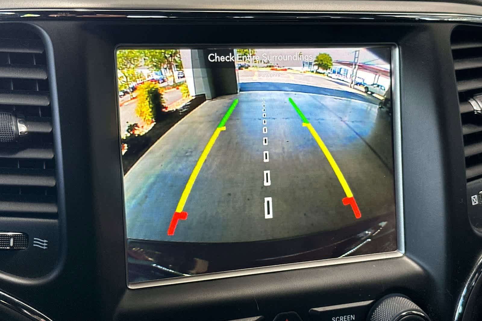 Used 2018 Jeep Grand Cherokee Altitude AWD/4WD image 21