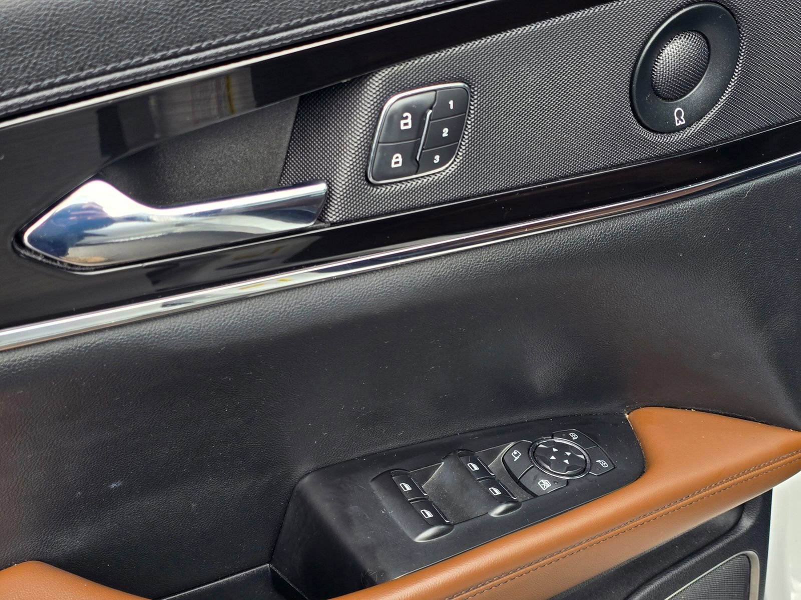 Used 2022 Lincoln Nautilus Reserve w/ Equipment Group 201A image 17