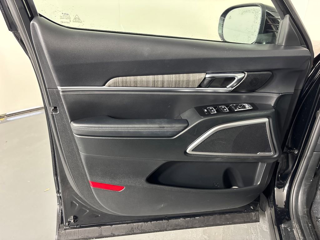 Used 2024 Kia Telluride EX w/ EX Captain's Chair Package image 29