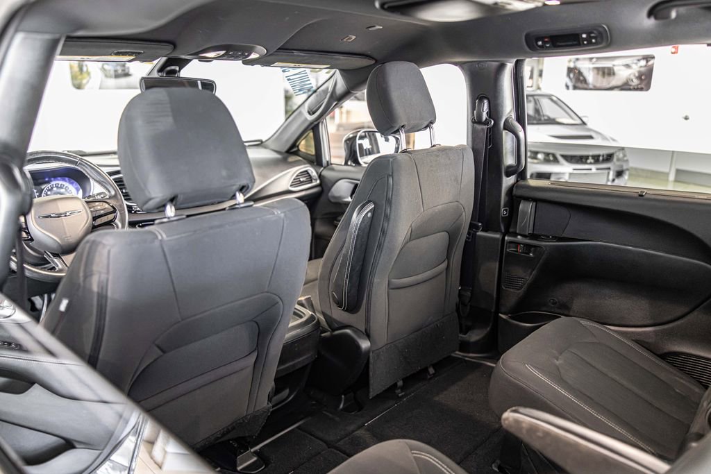 Used 2019 Chrysler Pacifica Touring Plus w/ S Appearance Package FWD image 31
