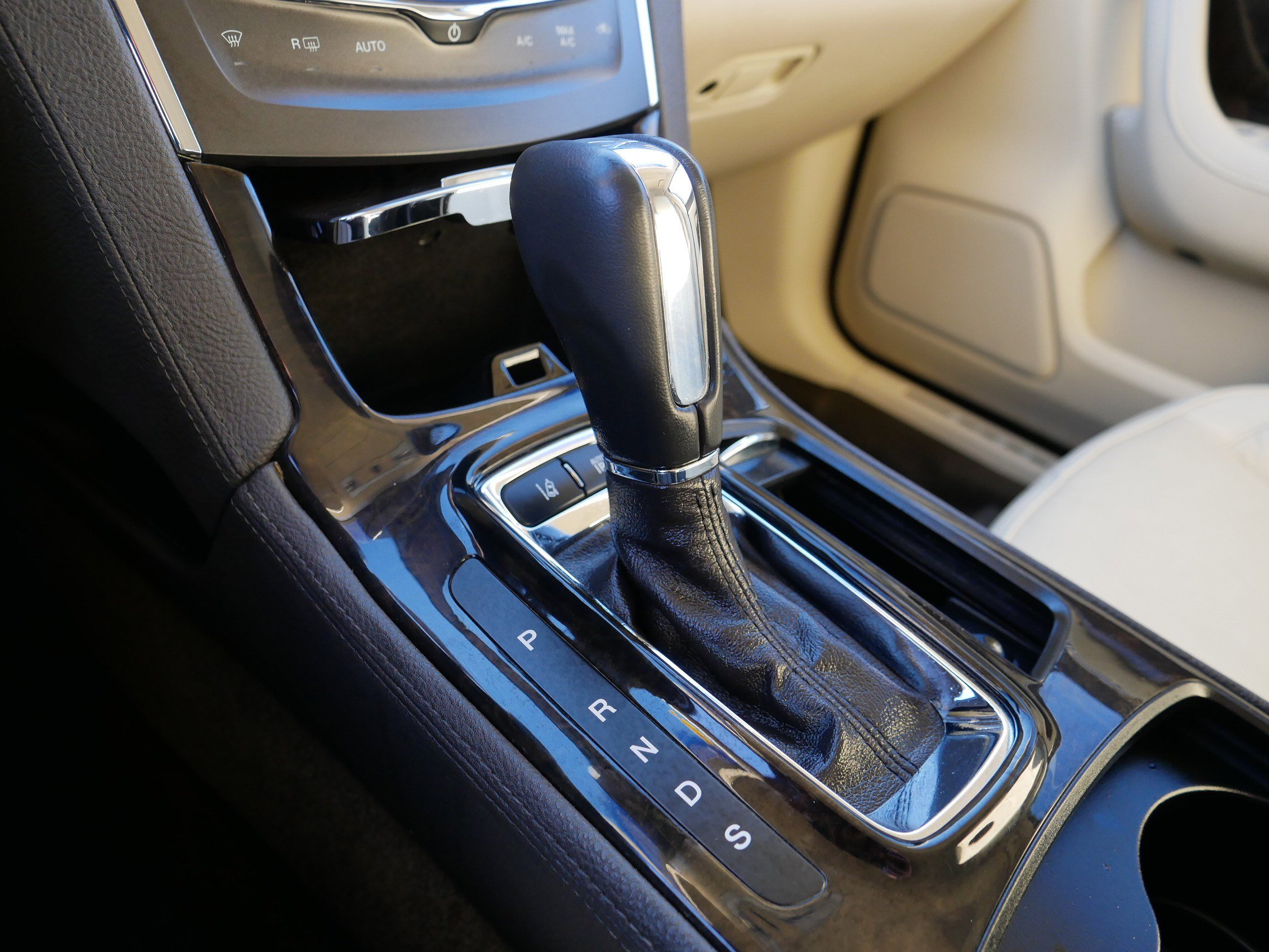 Used 2015 Lincoln MKS w/ Equipment Group 101A image 24