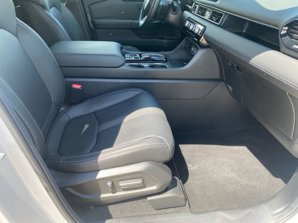 Certified 2025 Honda Pilot Touring image 32
