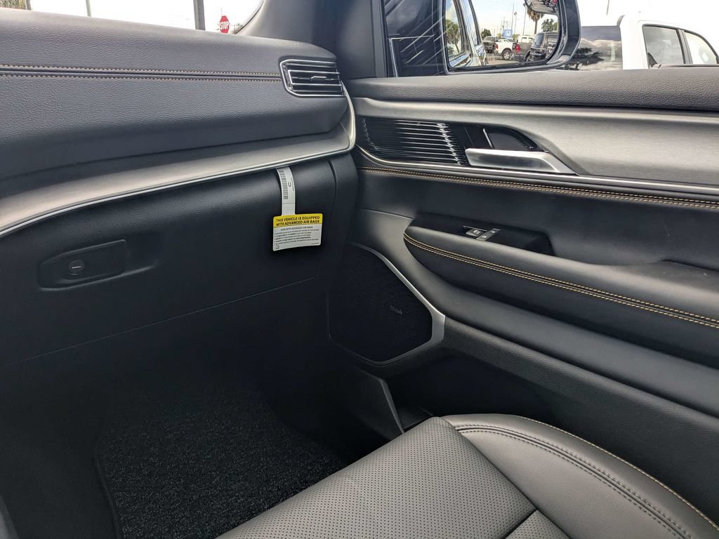 New 2026 Jeep Grand Wagoneer 4WD image 18