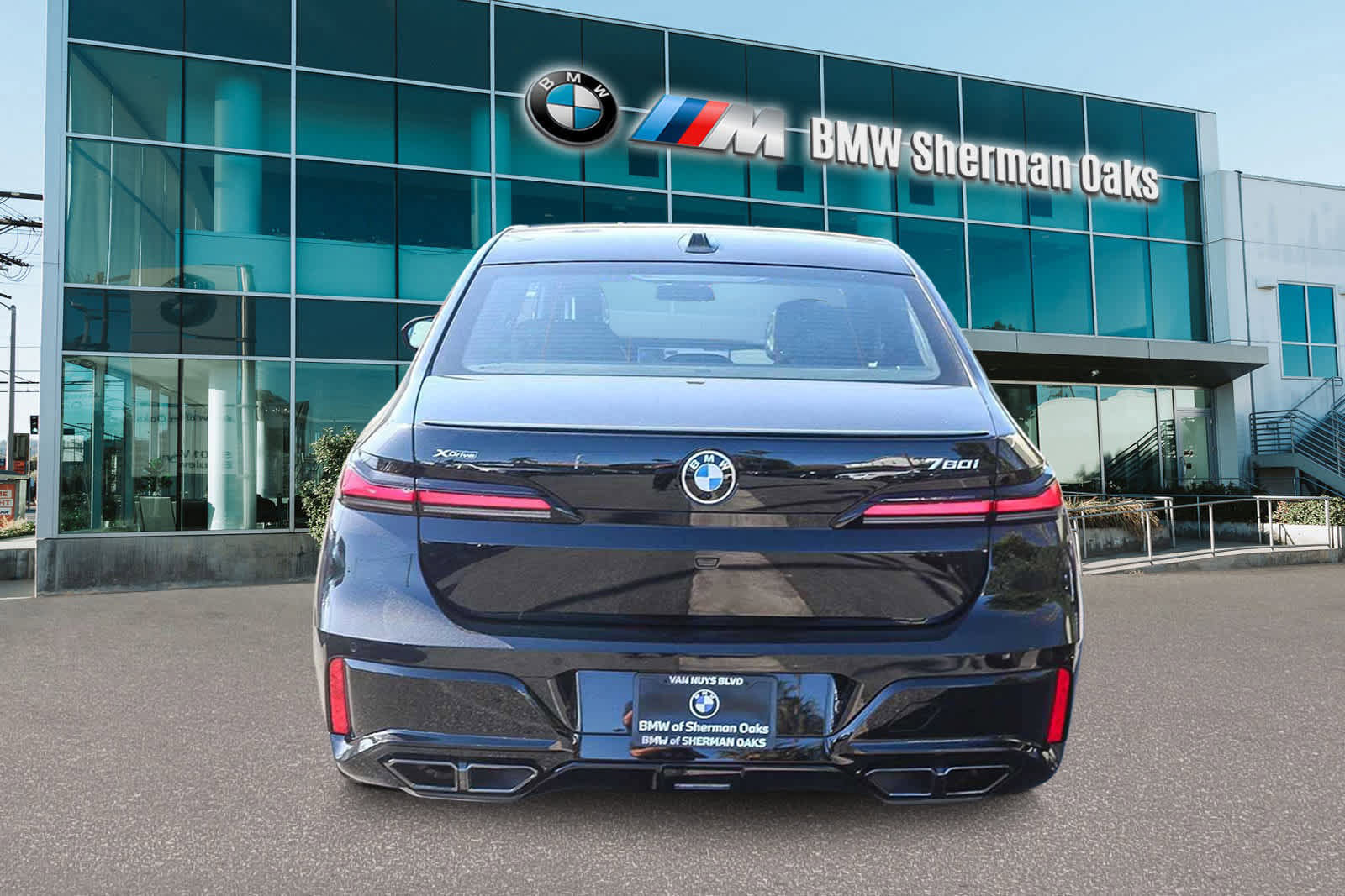 Used 2025 BMW 760i xDrive image 5