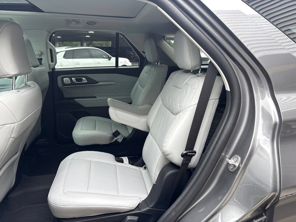 Used 2025 Ford Explorer Platinum w/ Ultimate Package AWD/4WD image 14