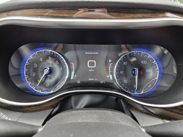 Used 2023 Chrysler Pacifica Limited FWD image 32