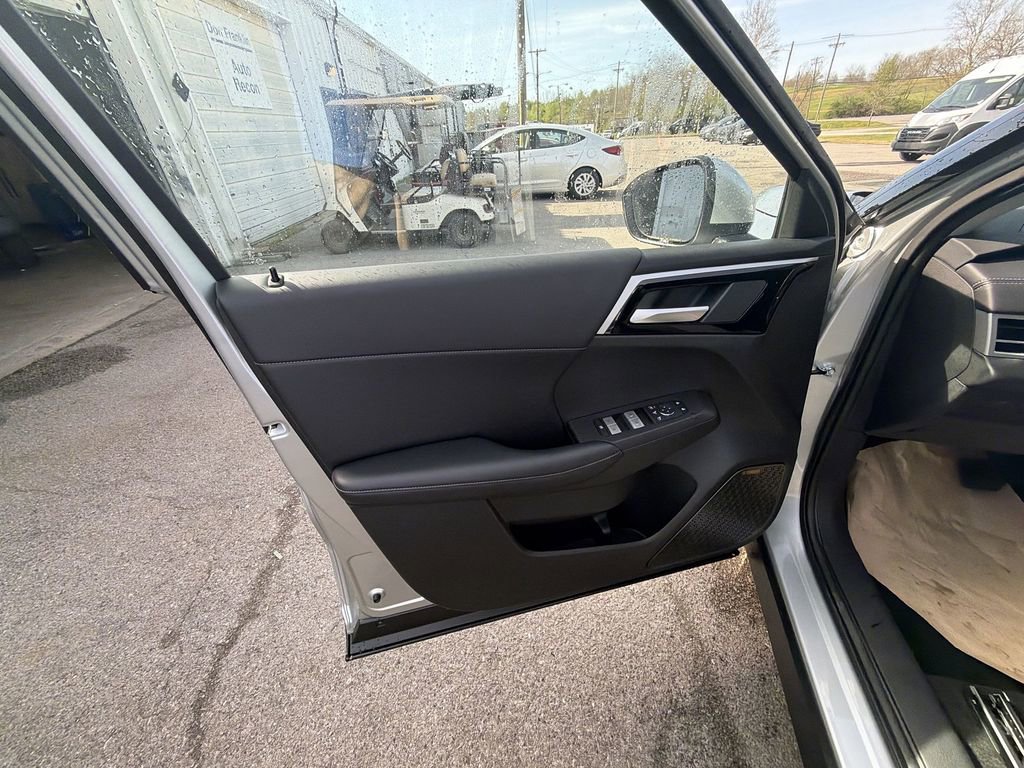 New 2026 Mitsubishi Outlander SE image 13