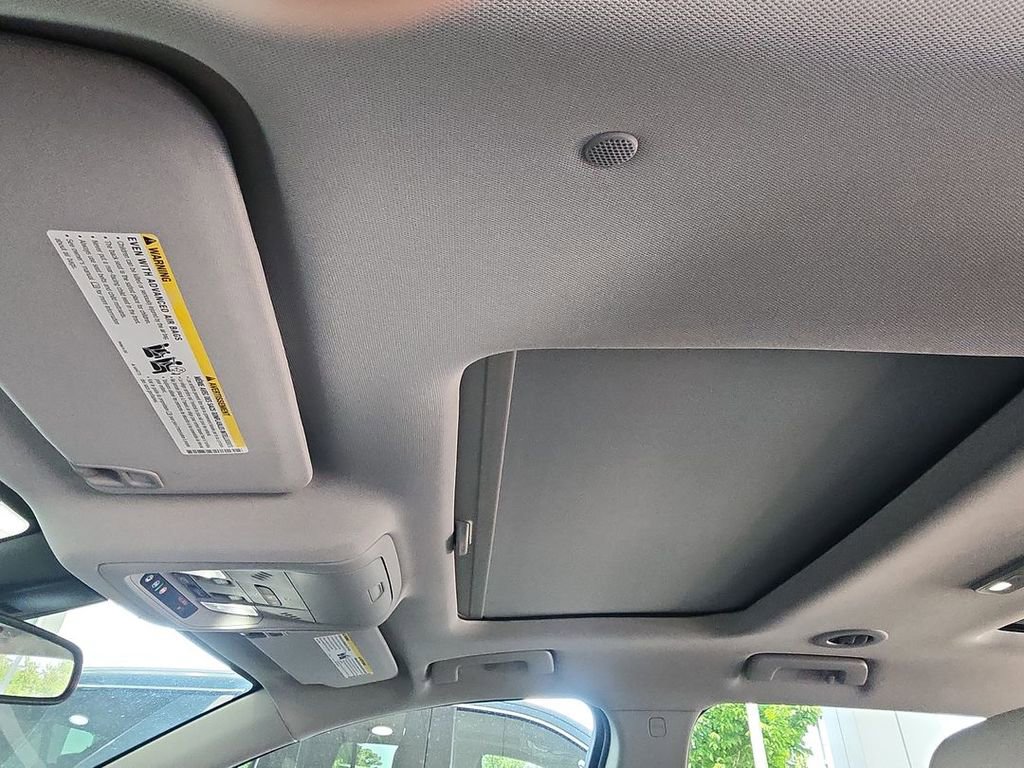 Certified 2023 GMC Acadia SLT w/ LPO, Floor Liner Package FWD image 19