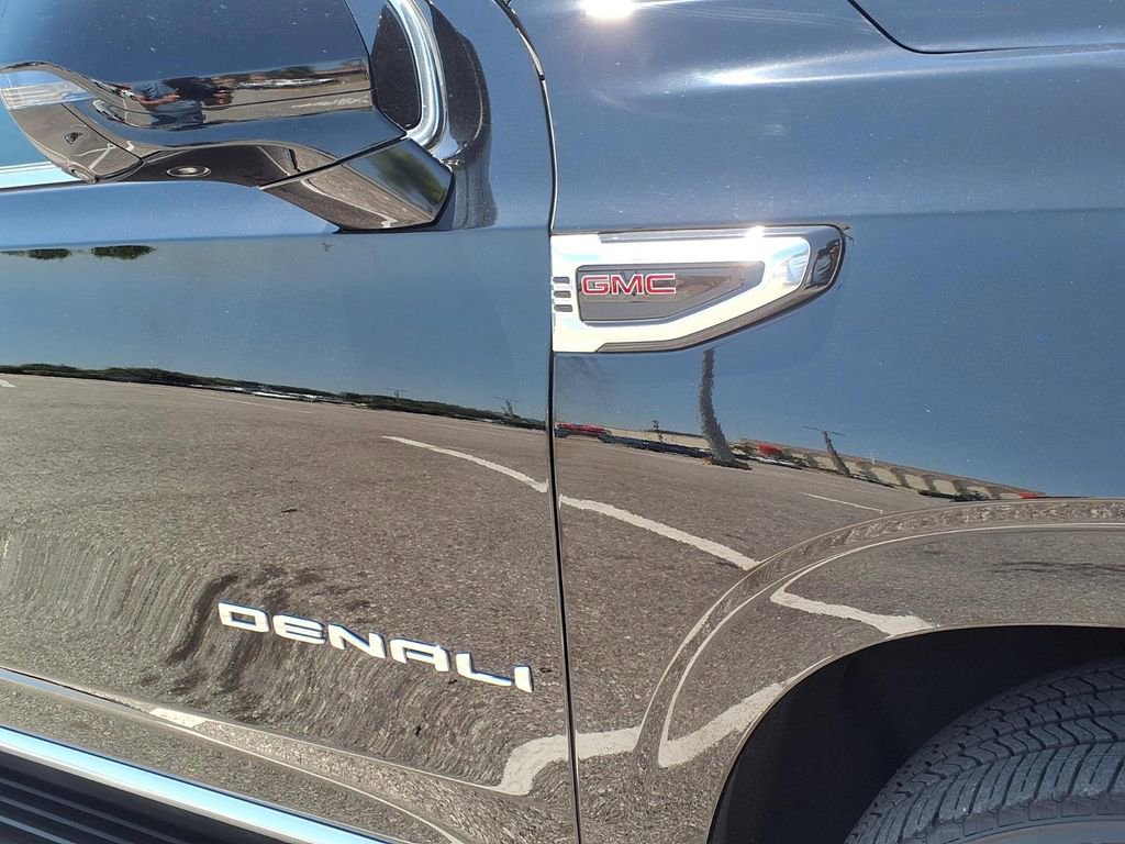 Used 2025 GMC Yukon XL Denali image 11