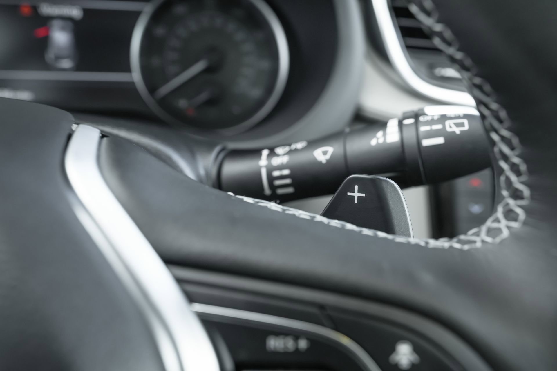 Used 2025 INFINITI QX50 Luxe image 16