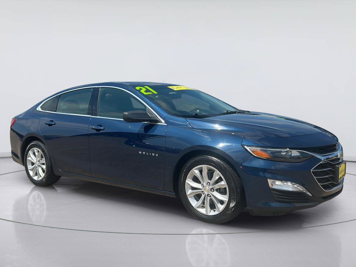 Used 2021 Chevrolet Malibu LT FWD image 3