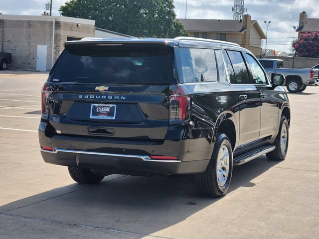 Used 2025 Chevrolet Suburban LS RWD image 14
