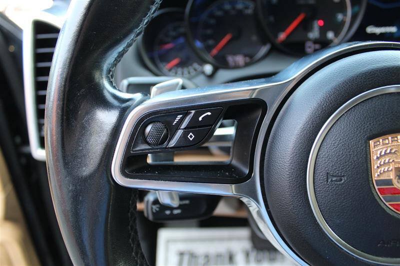 Used 2016 Porsche Cayenne w/ Premium Package AWD/4WD image 15