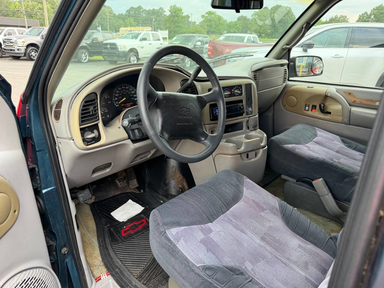 Used 1997 Chevrolet Astro AWD image 10