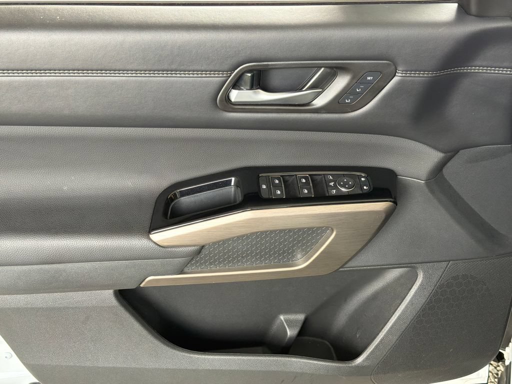 Used 2025 Nissan Pathfinder Platinum w/ Cargo Package FWD image 3
