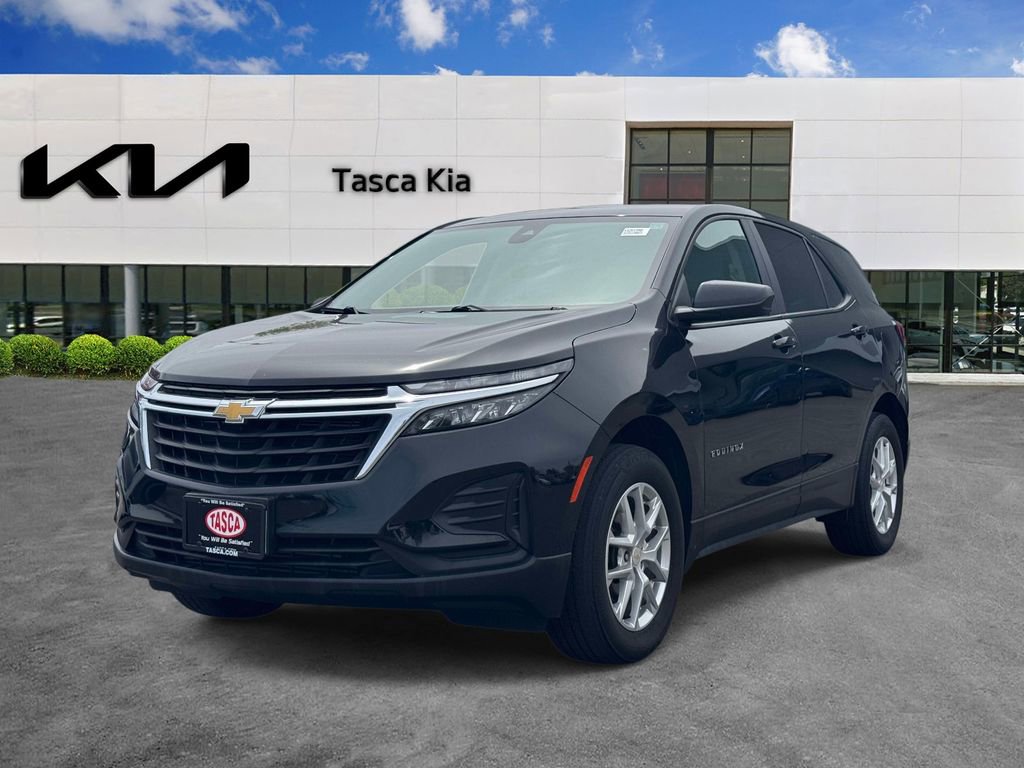 Used 2024 Chevrolet Equinox LS w/ LS Convenience Package AWD/4WD image 3