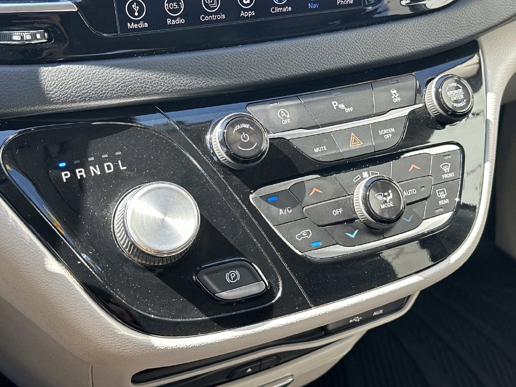 Used 2018 Chrysler Pacifica Touring-L Plus FWD image 30