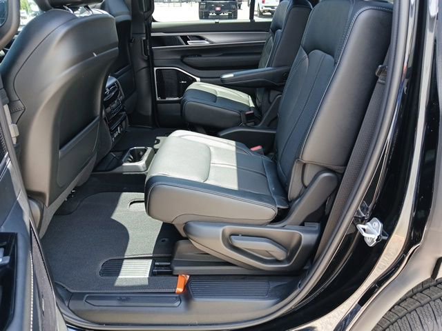 New 2026 Jeep Grand Wagoneer Limited AWD/4WD image 23