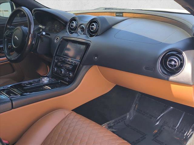 Used 2016 Jaguar XJ L Supercharged RWD image 25