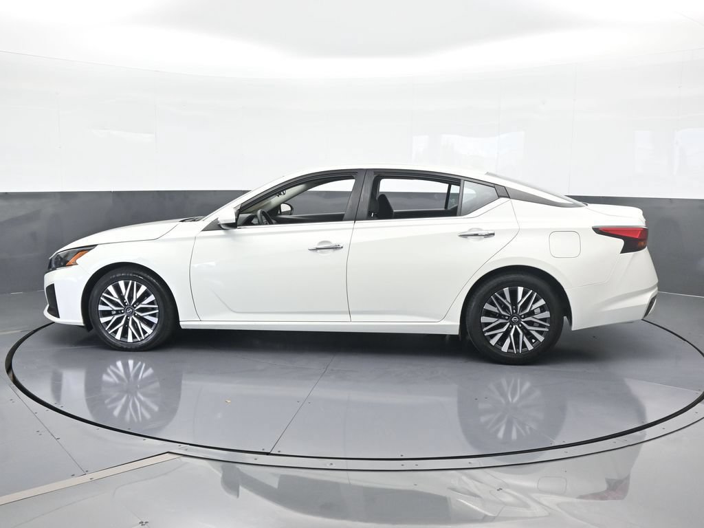 Used 2023 Nissan Altima 2.5 SV FWD image 3