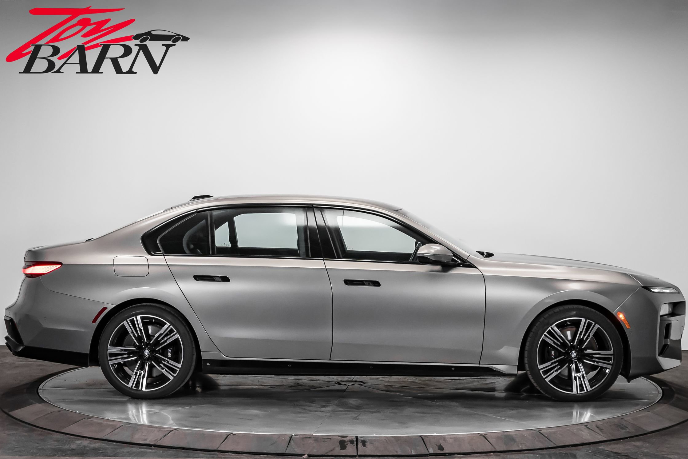 Used 2024 BMW 760i xDrive w/ Executive Package image 6