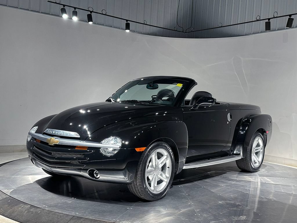 Used 2003 Chevrolet SSR w/ Preferred Equipment Group RWD image 2