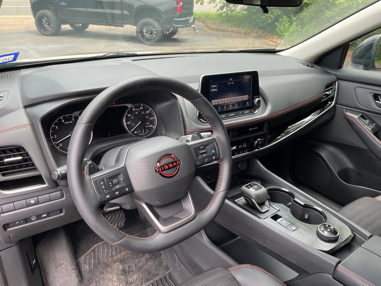 Used 2025 Nissan Rogue SV AWD/4WD image 29