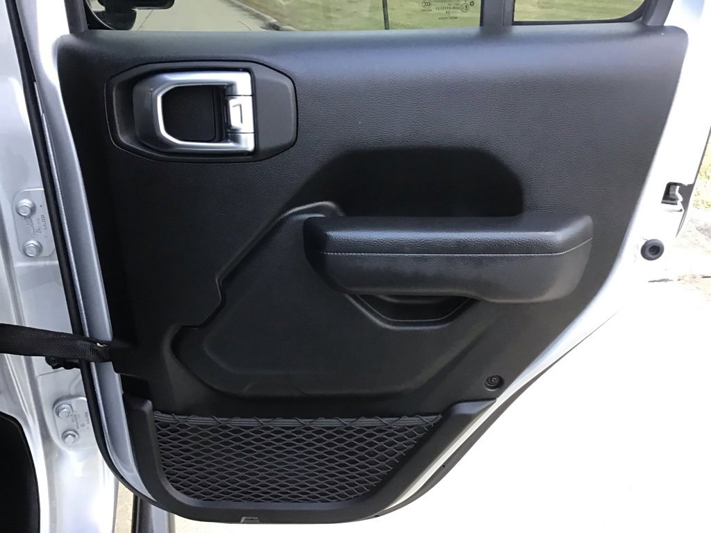 Used 2024 Jeep Gladiator Willys image 13